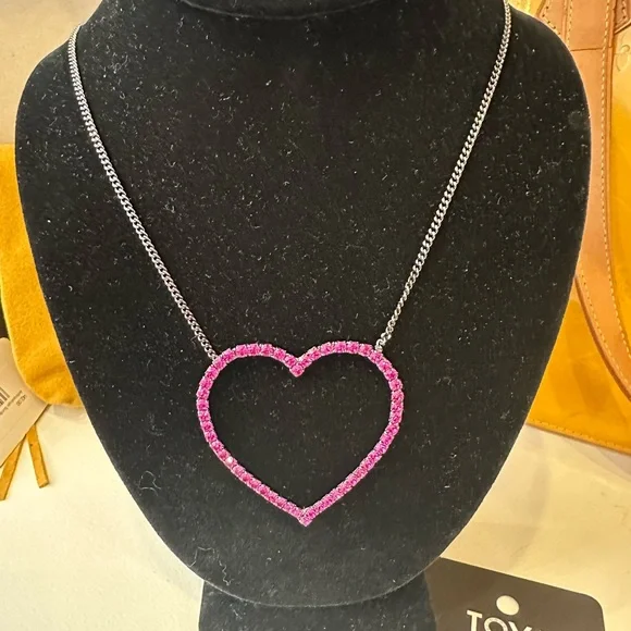 Delicate Pink Heart Pendant Necklace - Picture 4 of 9